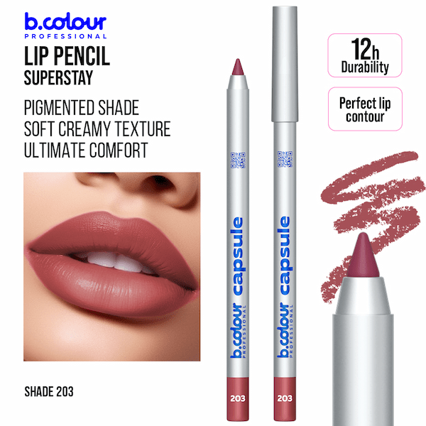 Präsentation des b.colour Professional Capsule Lip Pencil in der Nuance 203 – silberner Stift mit blauer Aufschrift, cremige Textur für präzise Lippenkonturen. Daneben Lippen mit aufgetragenem Farbton und Farbstrich als Texturprobe.