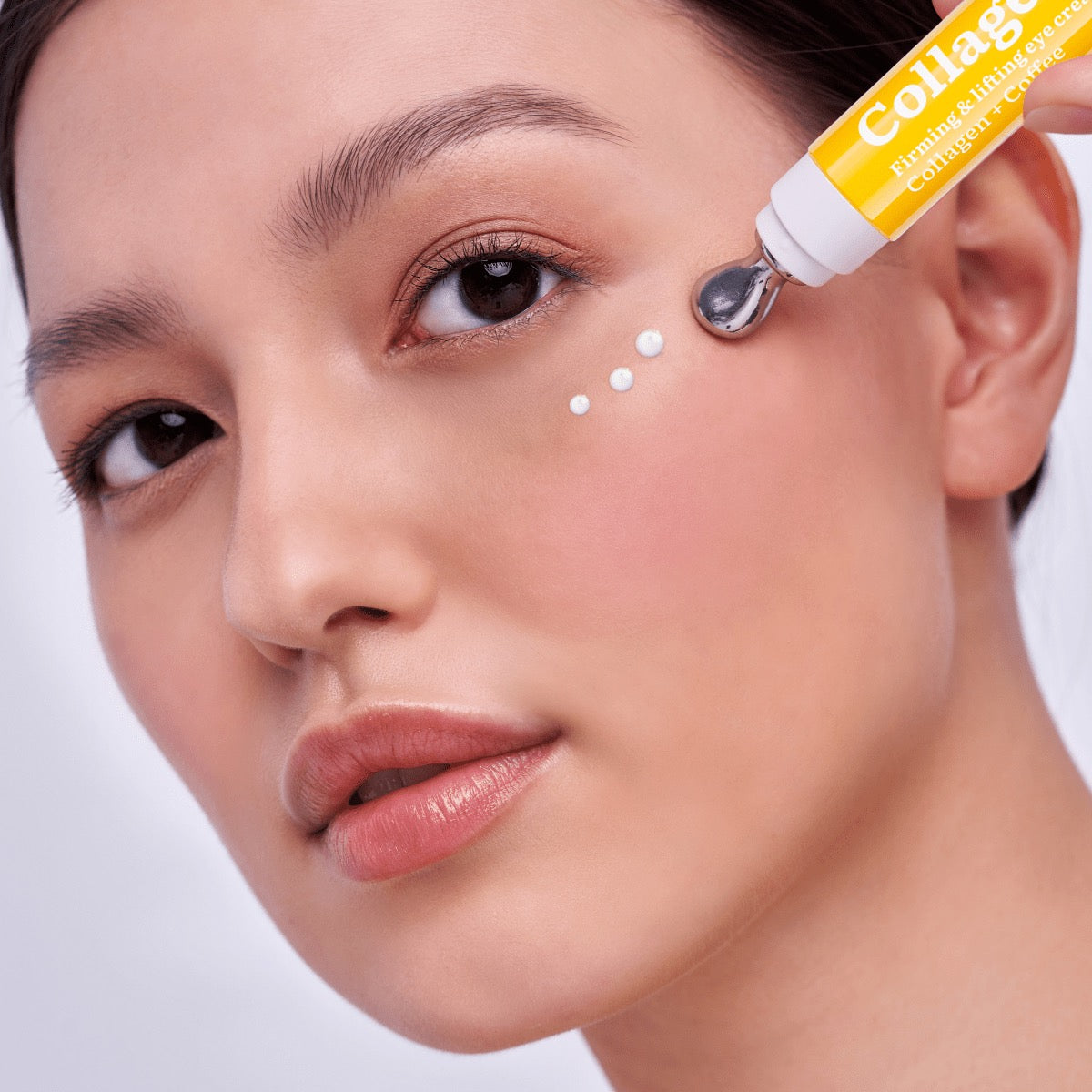 Frau trägt den 7DAYS my beauty week Collagen Eye Concentrate mit kühlendem Metallapplikator unter dem Auge auf – straffende und liftende Augenpflege für eine glatte, jugendlich wirkende Hautpart