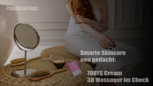 Blogtitelbild: 7DAYS Hyaluronic 3D Massager Cream auf Bast-Tablett in Bad-Szene mit Spiegel, Bürsten und Kerze; Headline ‘Smarte Skincare neu gedacht