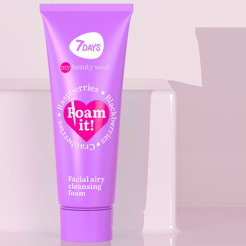 Lila Tube 7DAYS my beauty week Foam it! Facial Airy Cleansing Foam mit Himbeer-, Brombeer- und Cranberry-Extrakt, sanfter Reinigungsschaum für frische Haut.