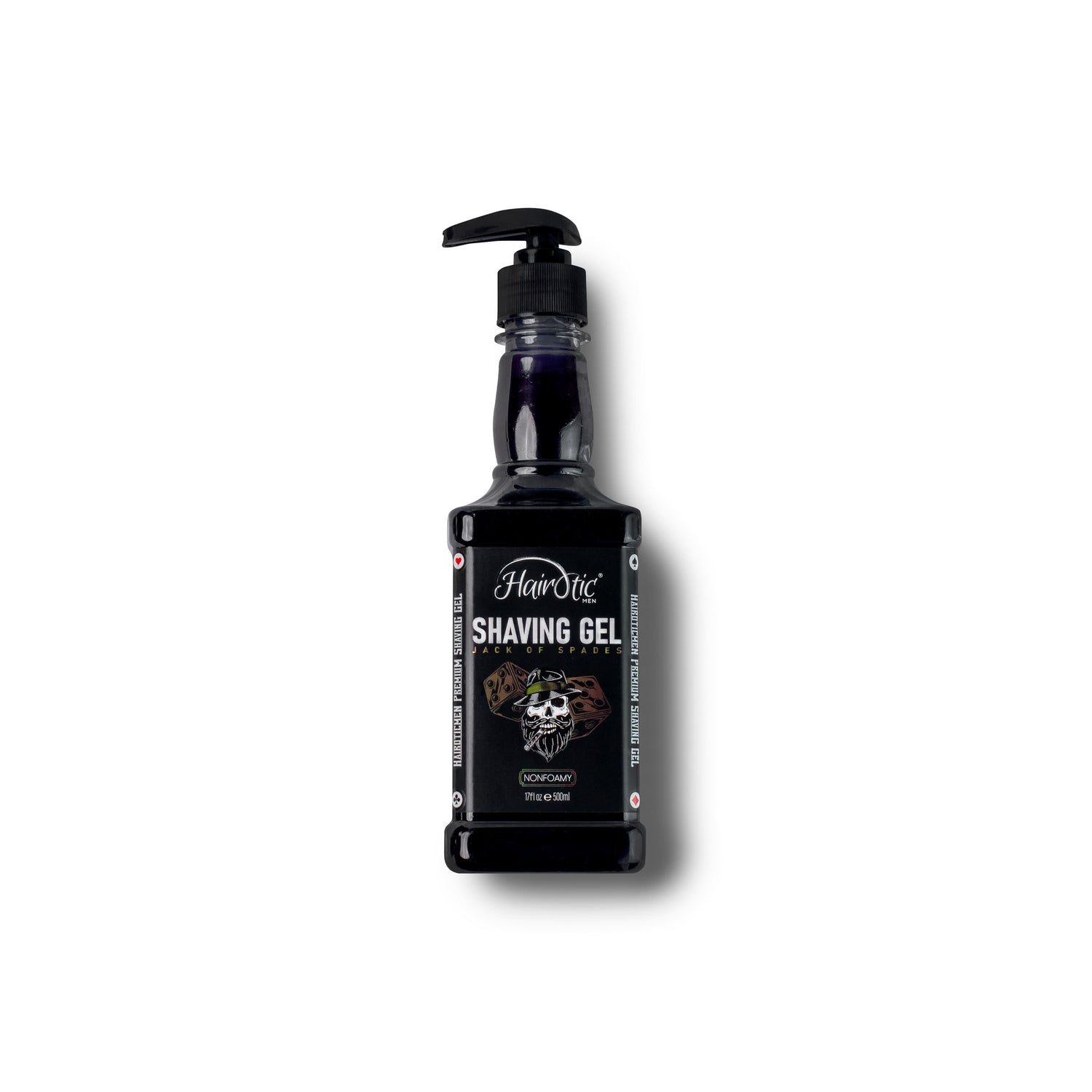 Schwarze Flasche Hairotic Professional Shaving Gel Jack of Spades, 500 ml, mit Pumpspender, dunklem Gel und auffälligem Totenkopf-Logo mit Kartenmotiv, freigestellt auf weißem Hintergrund.